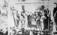 地主是什么意思：占有土地(靠出租土地剥削农民生活)