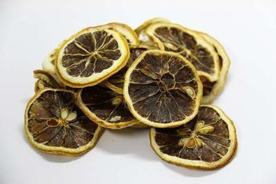 喝柠檬水可以排结石吗 喝柠檬水有什么作用