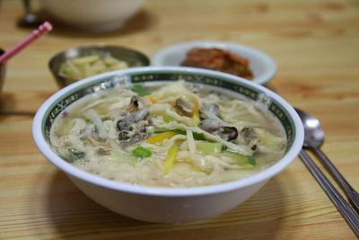 山茱萸的功效与作用主要有哪些_食用山茱萸有没有什么副作用呢